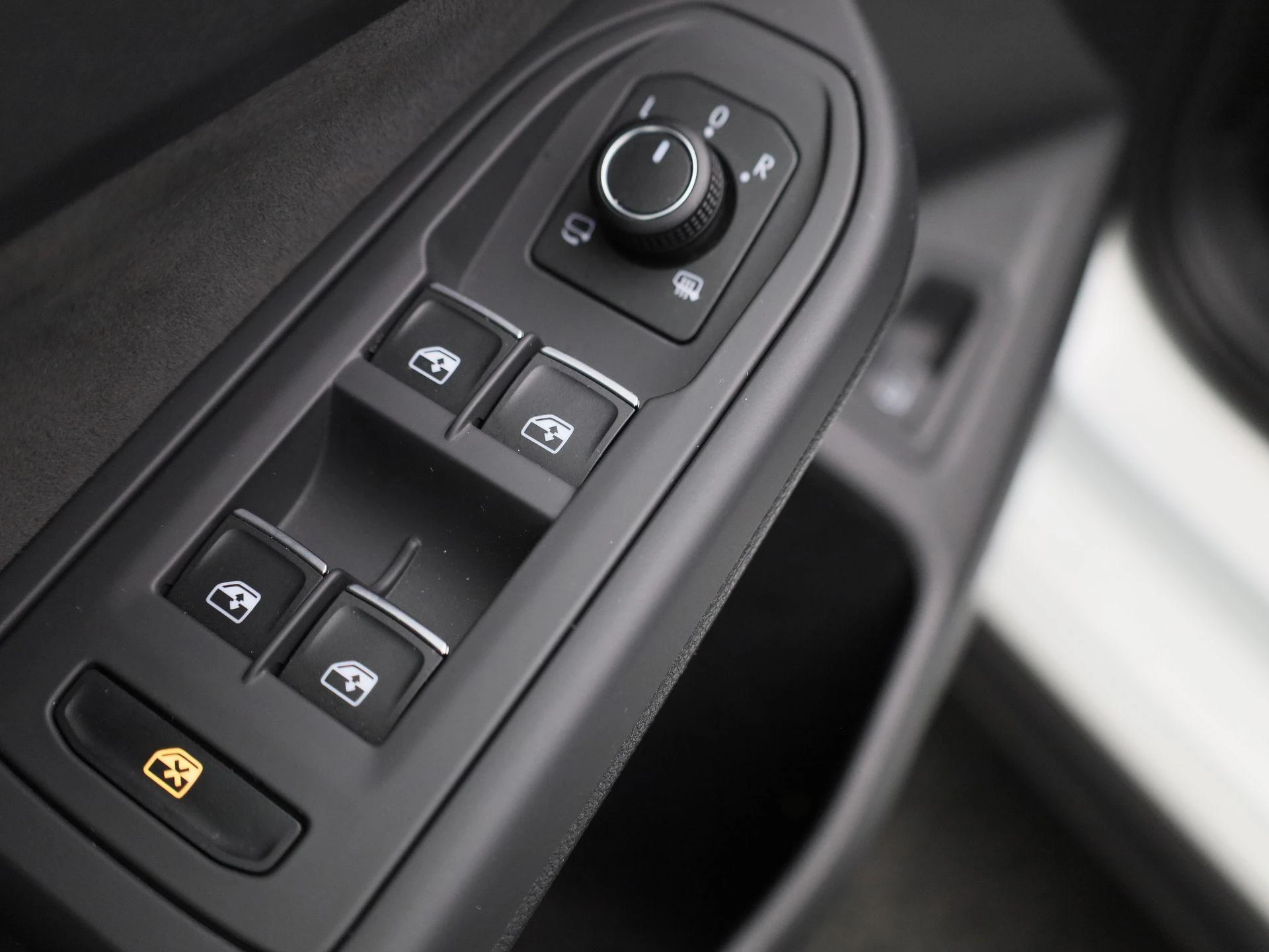 Volkswagen-Golf-image-35