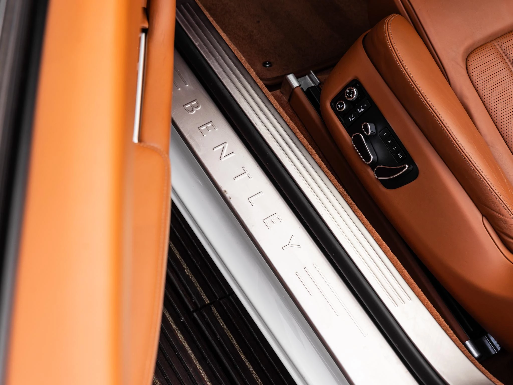 Bentley-Continental GT-image-16