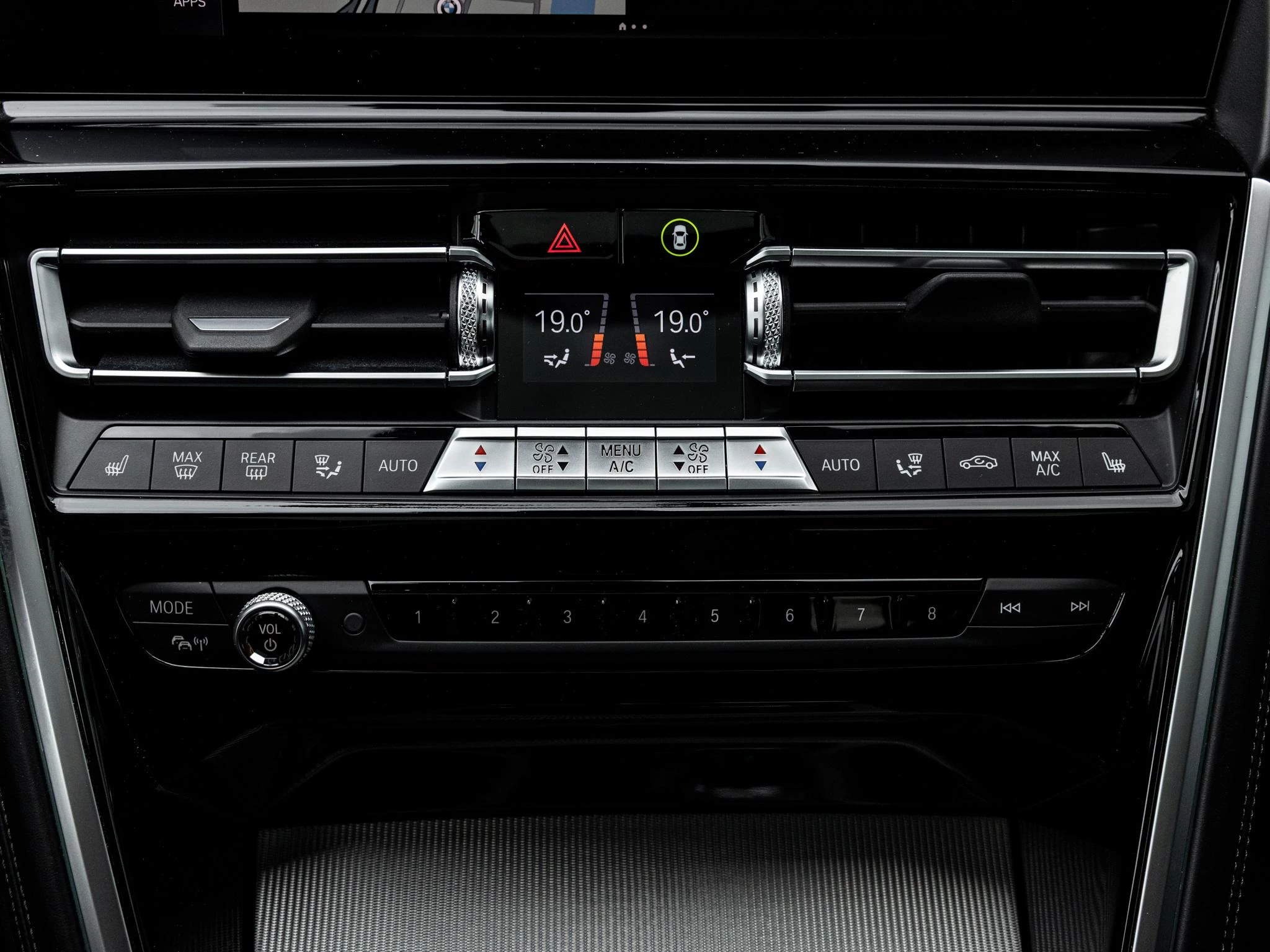 BMW-8 Serie-image-16
