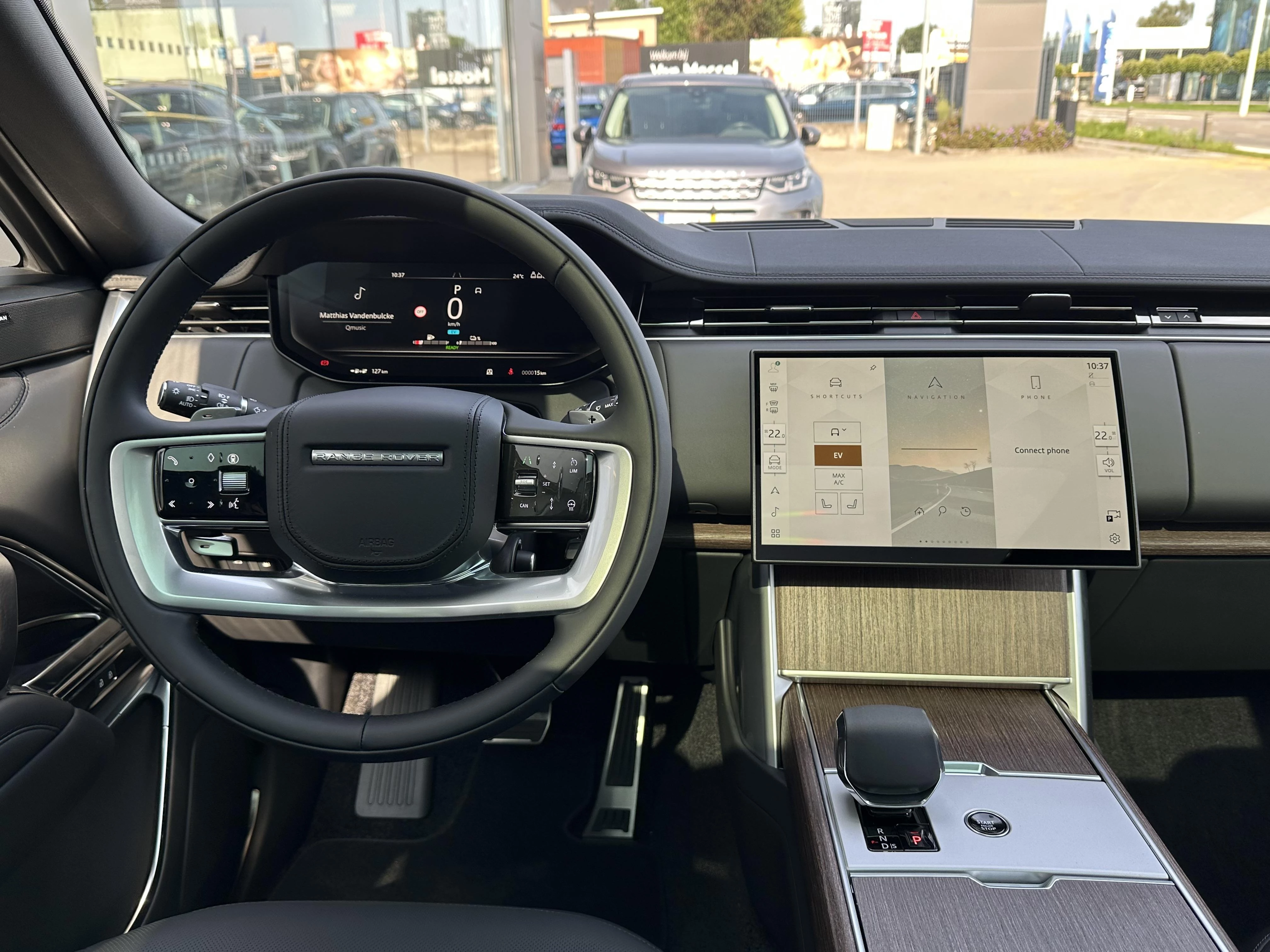 Land Rover-Range Rover-image-13