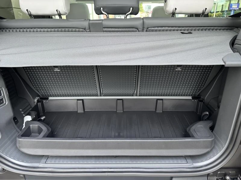 Land Rover-Defender-image-9