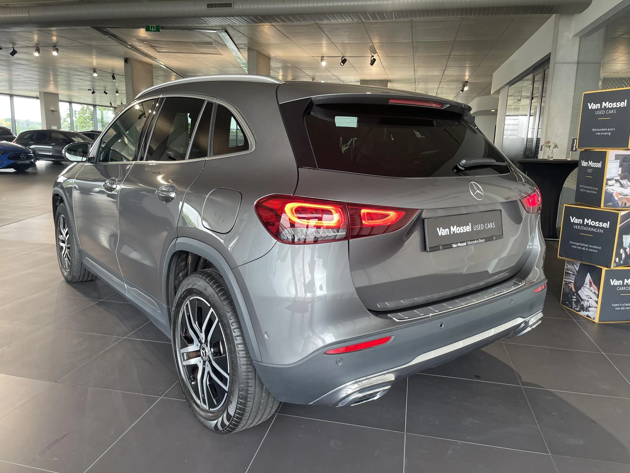 Mercedes-Benz GLA 200 Luxury Line + MULTIBEAM LED + PANO DAK + CARPLAY + TREKHAAK +