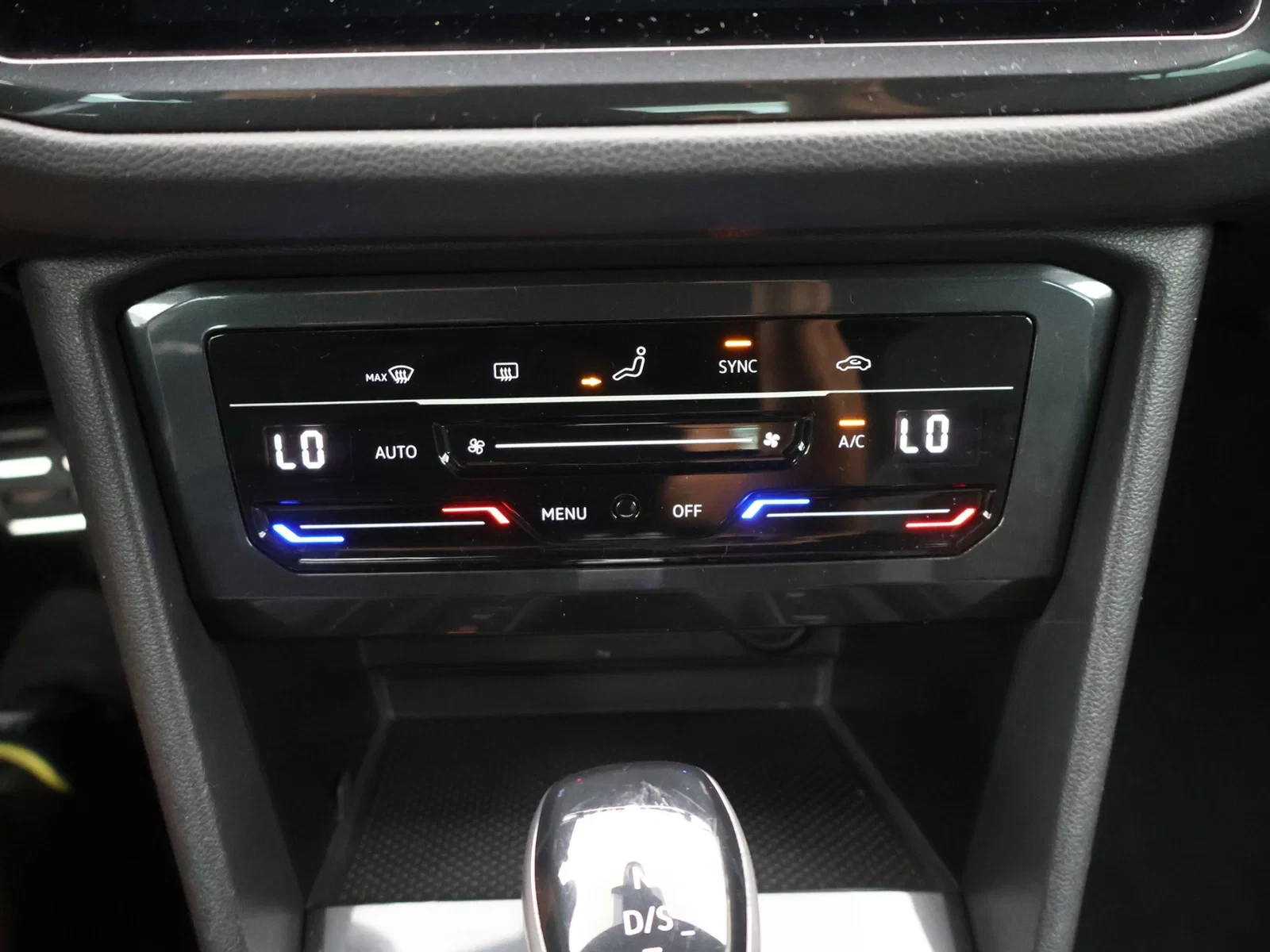 Volkswagen Tiguan Tiguan R-Line 1.5TSI 150PK *AUTOMAAT*TREKHAAK*LED*CAMERA*NAVI*VIRTUAL COCKPIT*APP-CONNECT*...*