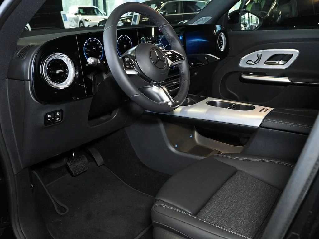 Mercedes-Benz-GLB 200-image-6