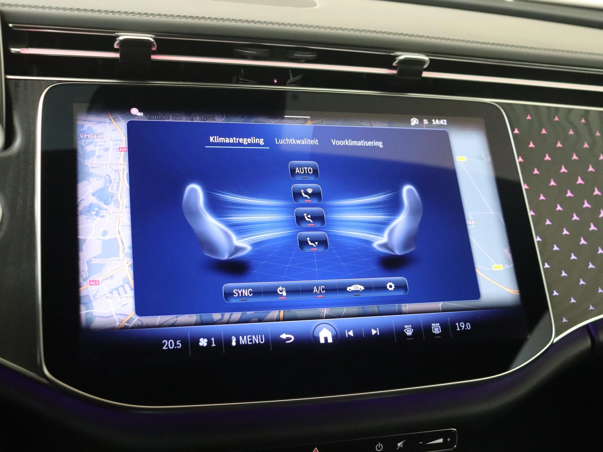 Mercedes-Benz-E-Klasse-image-20