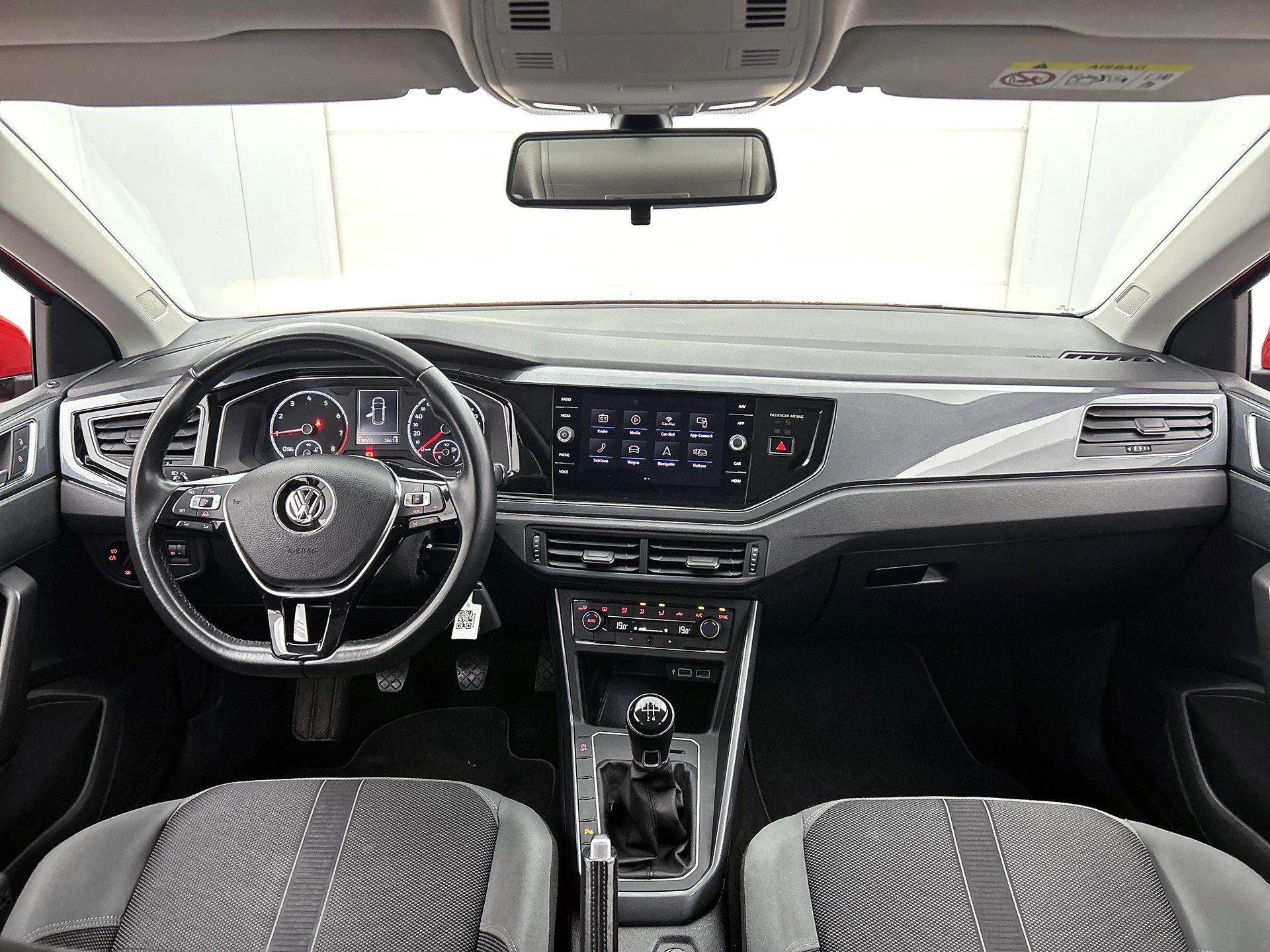 Volkswagen-Polo-image-2