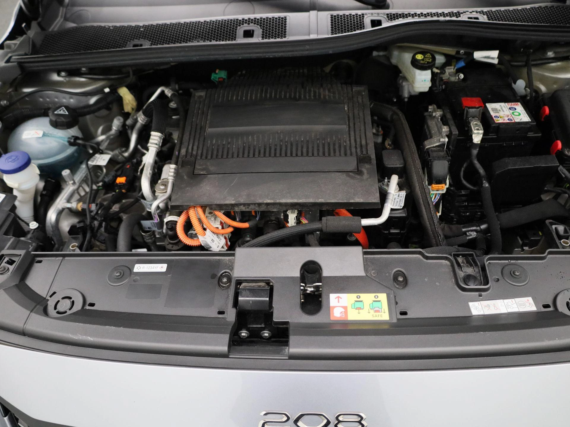 Peugeot-e-208-image-33
