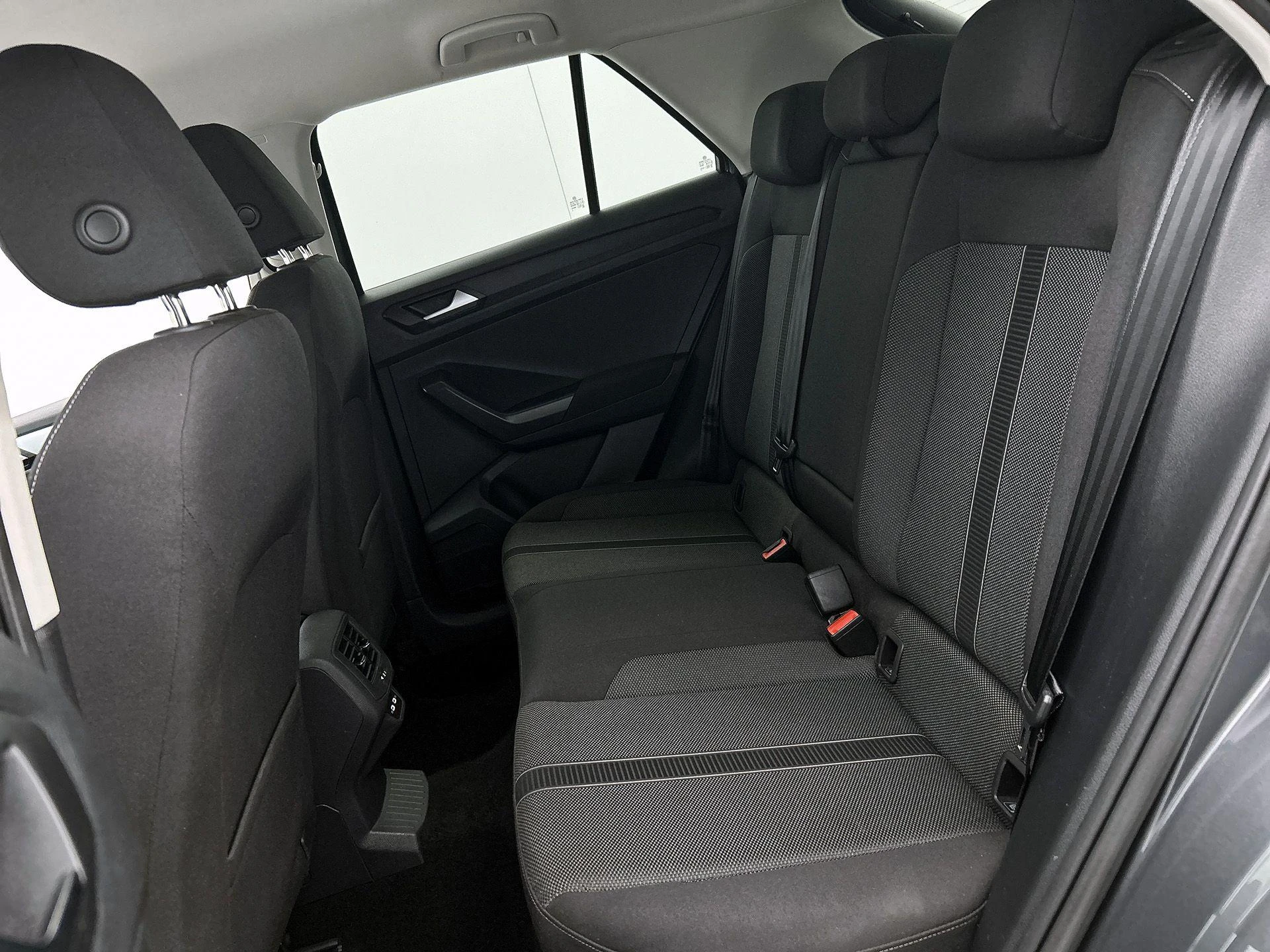 Volkswagen-T-Roc-image-25