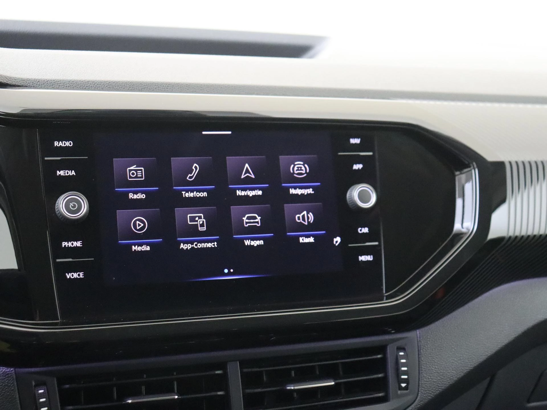 Volkswagen-T-Cross-image-19