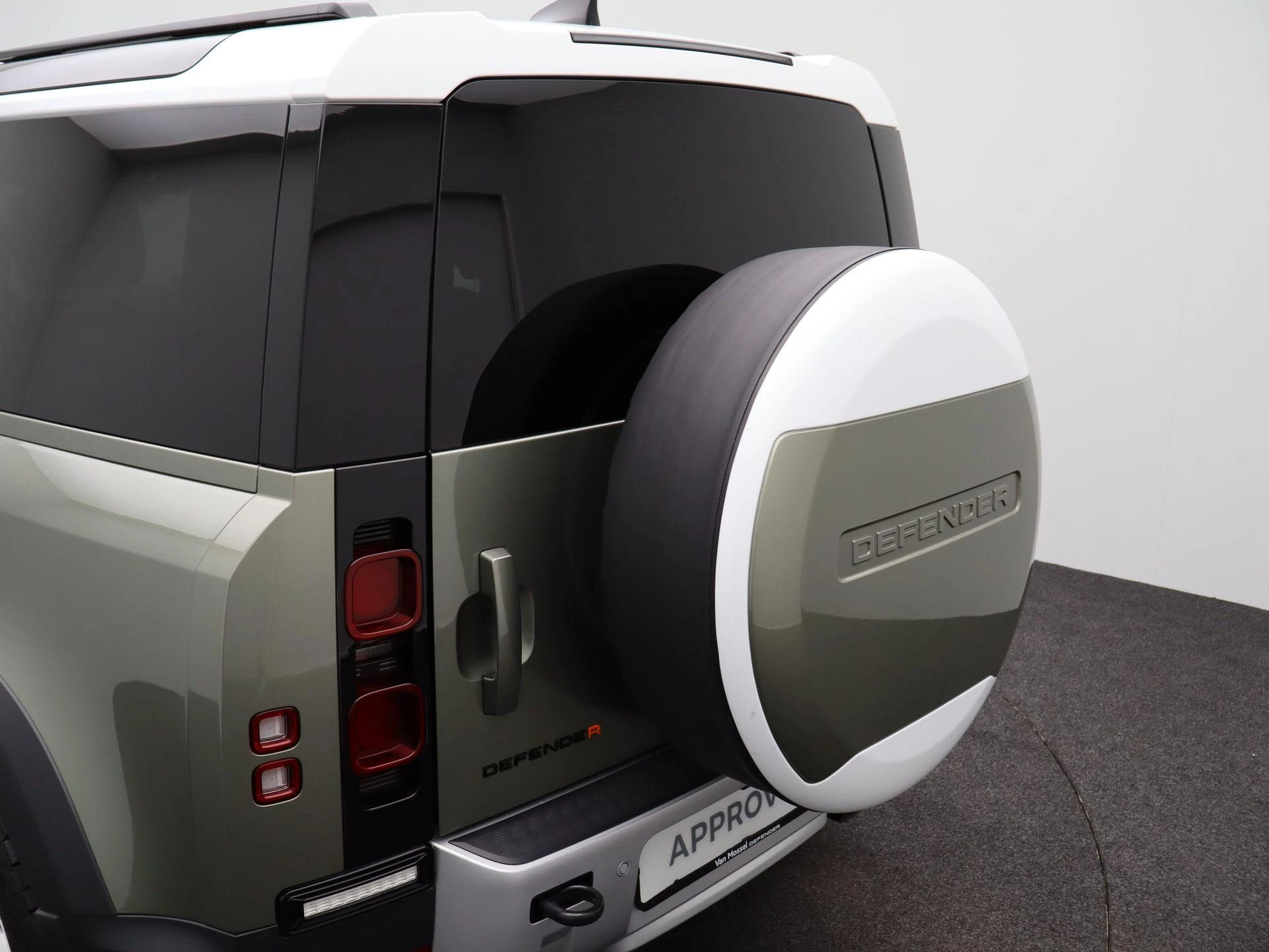 Land Rover-Defender-image-44