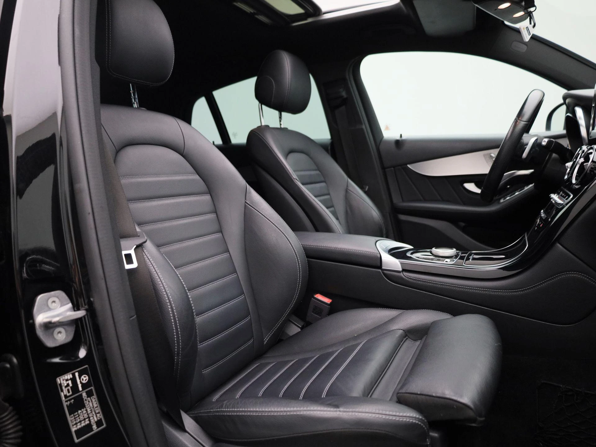 Mercedes-Benz-GLC-image-35