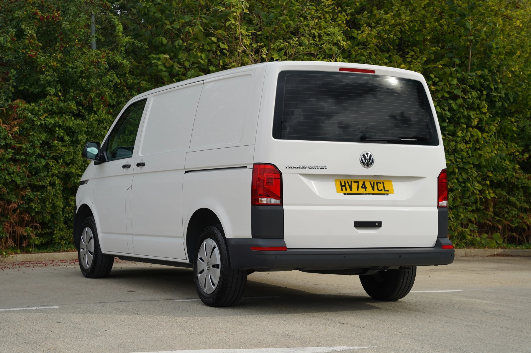 Volkswagen-Transporter-image-2