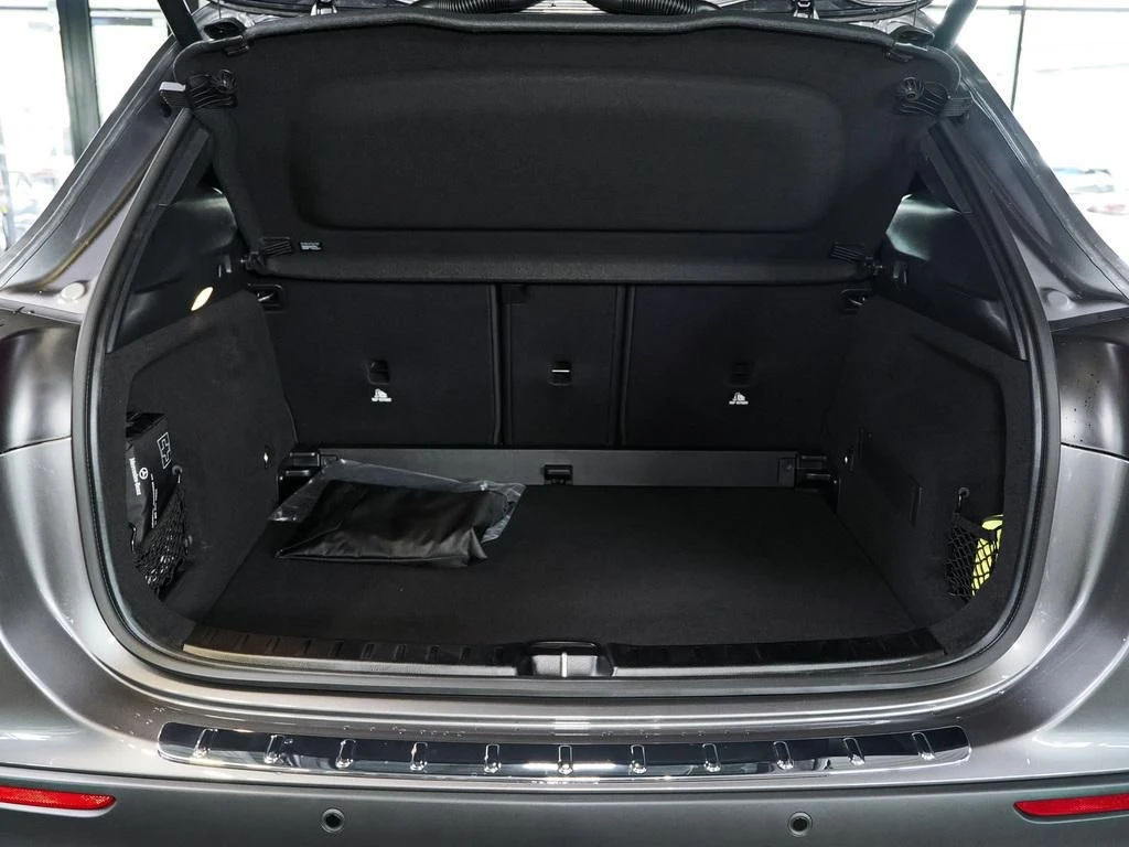Mercedes-Benz-GLA 200 d-image-17