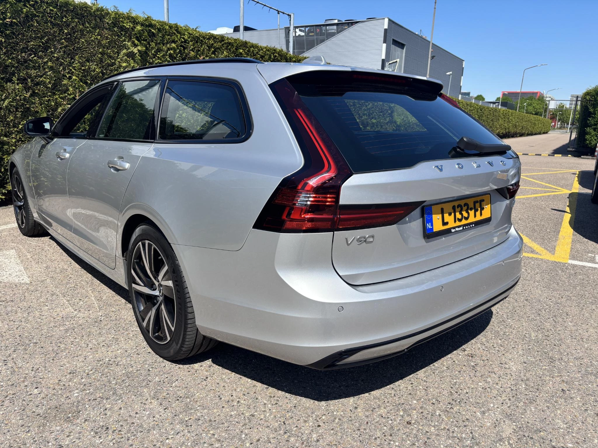 Volvo V90 B4 R-Design