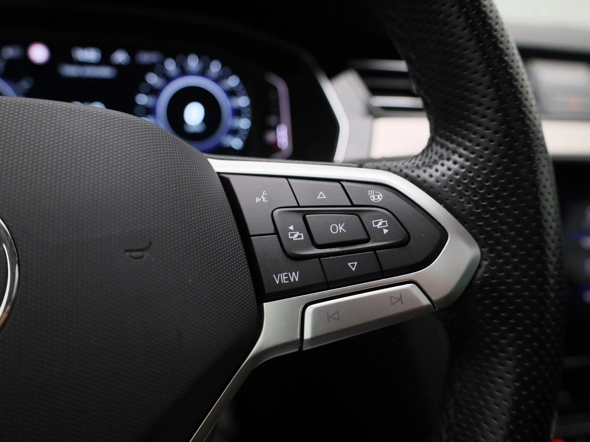 Volkswagen-Passat-image-22