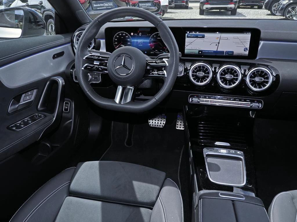 Mercedes-Benz-CLA 200-image-10