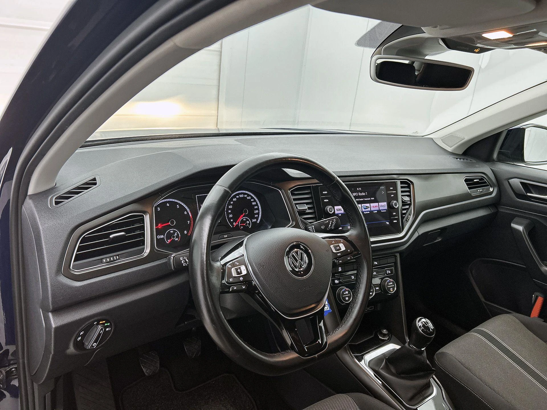 Volkswagen-T-Roc-image-16