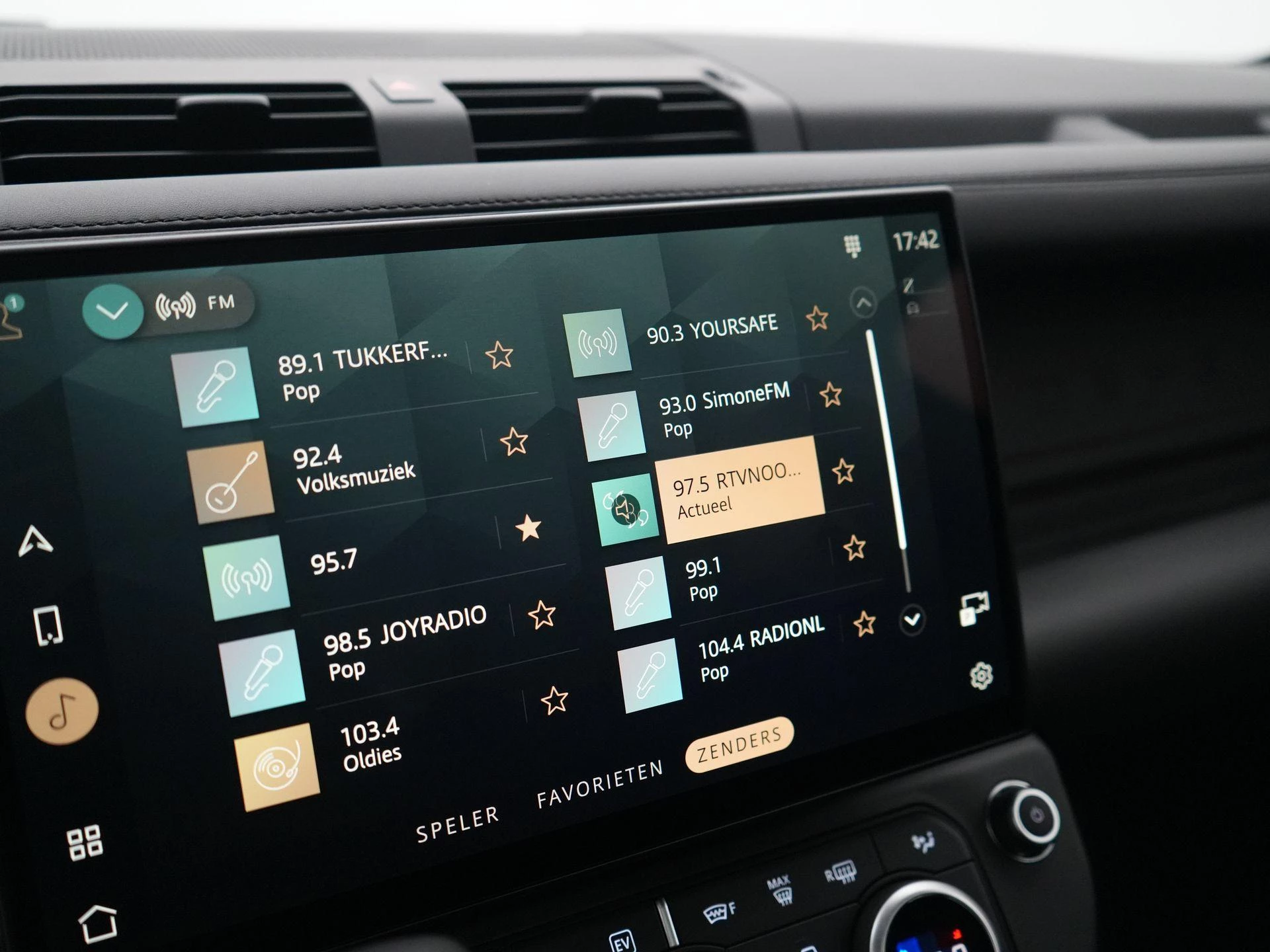 Land Rover-Defender-image-24