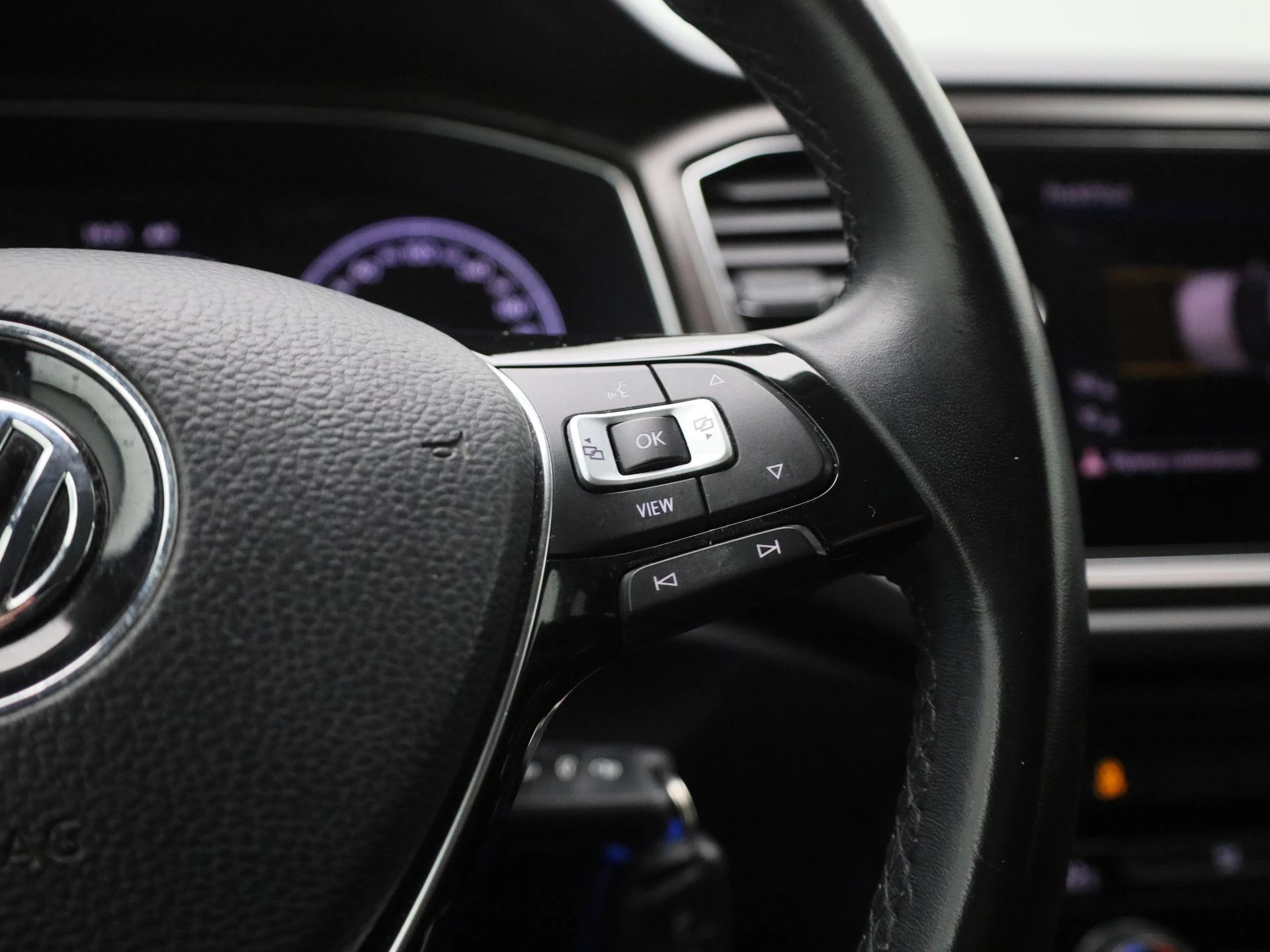 Volkswagen-T-Roc-image-19