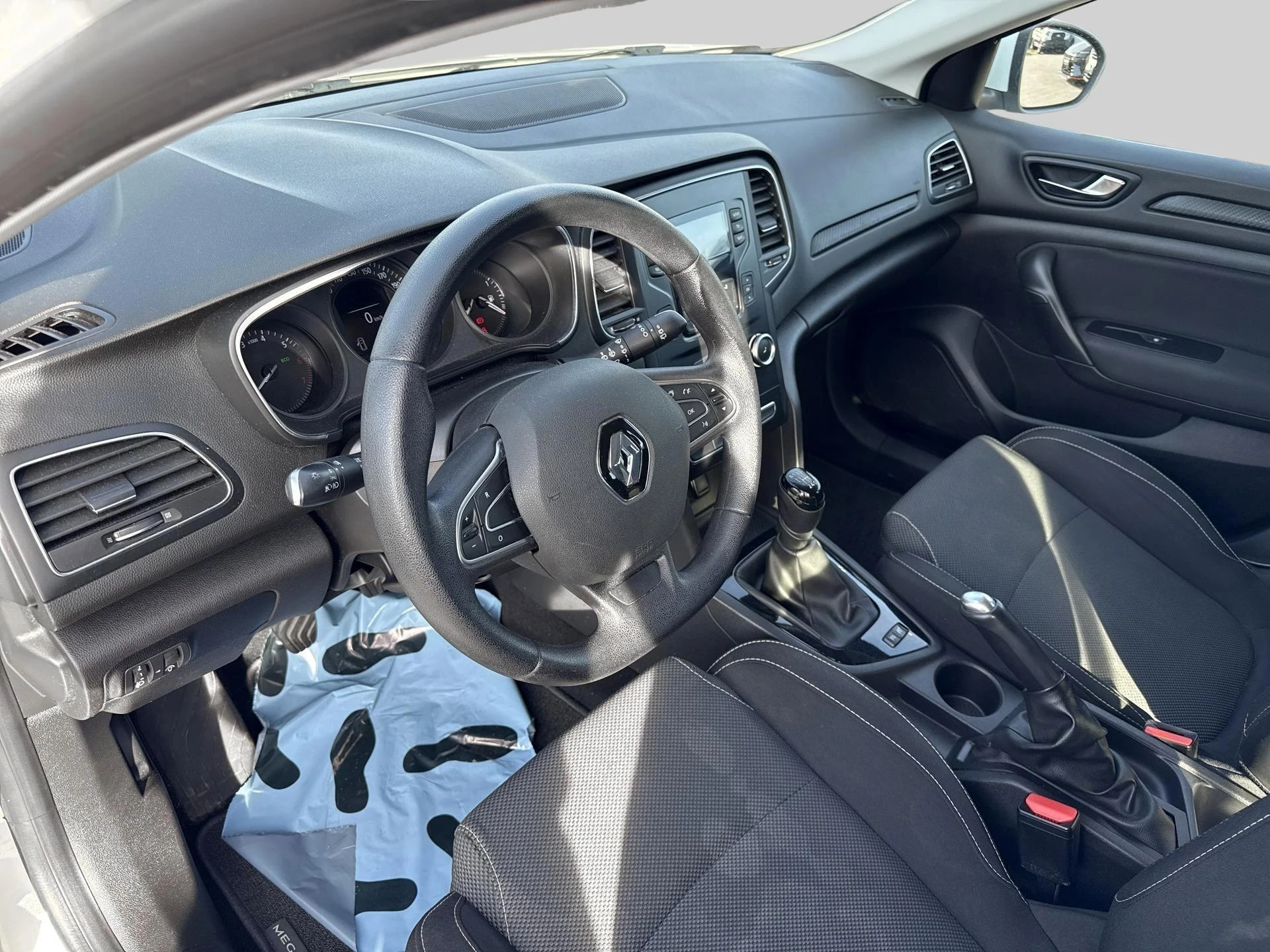 Renault-Mégane Grand Tour-image-8
