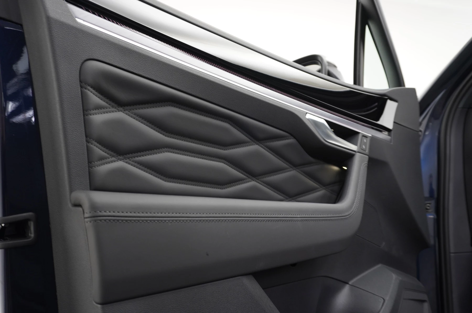 Volkswagen-Touareg-image-53