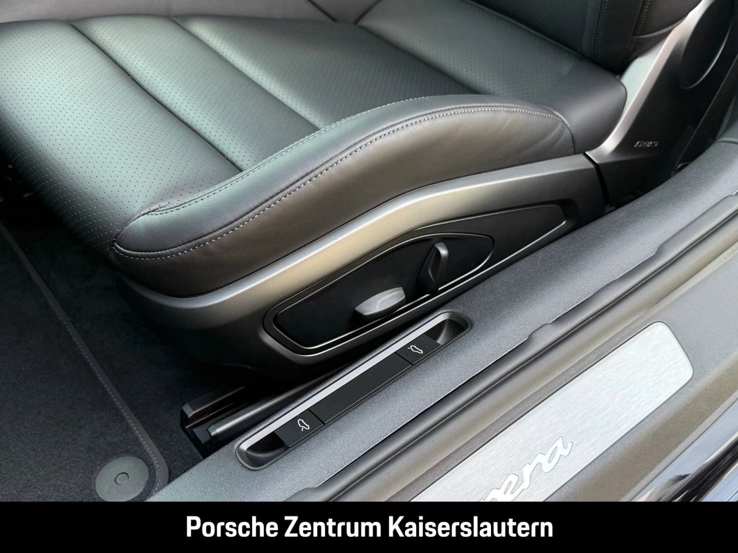Porsche 911 992 Carrera Cabrio Liftsystem-VA Sportabgas carrera