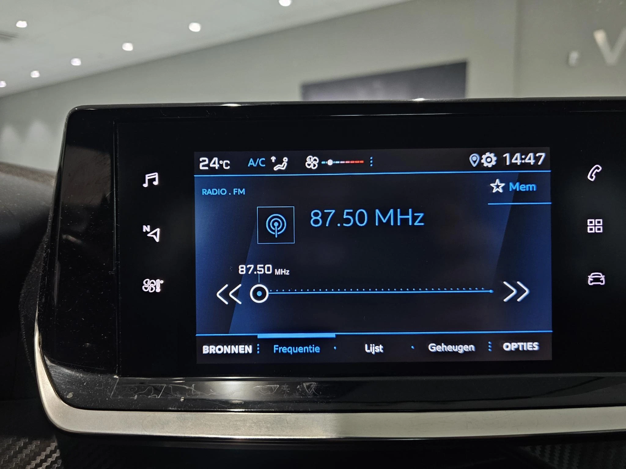 Peugeot-208-image-17