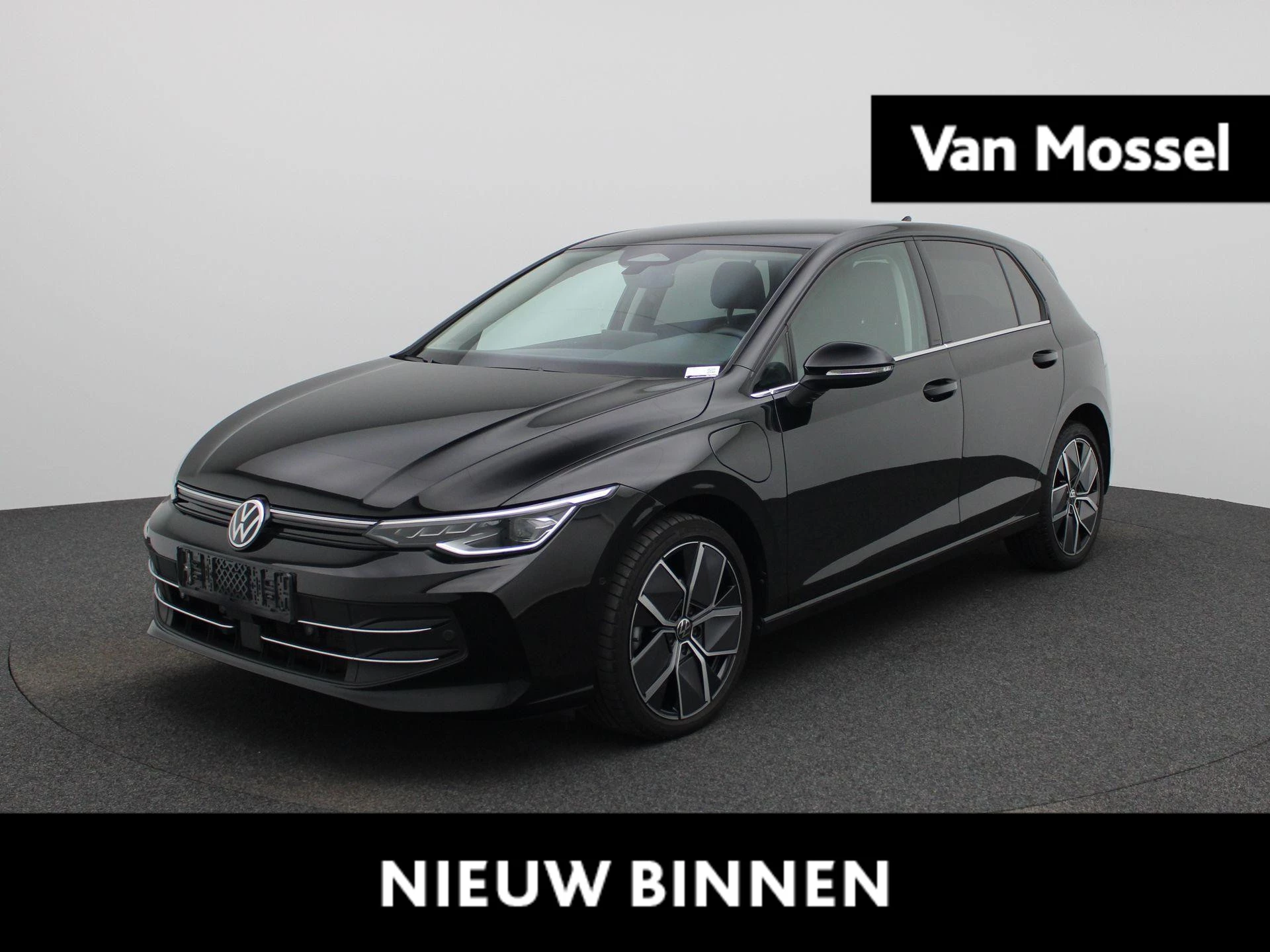 Volkswagen-Golf-image-0