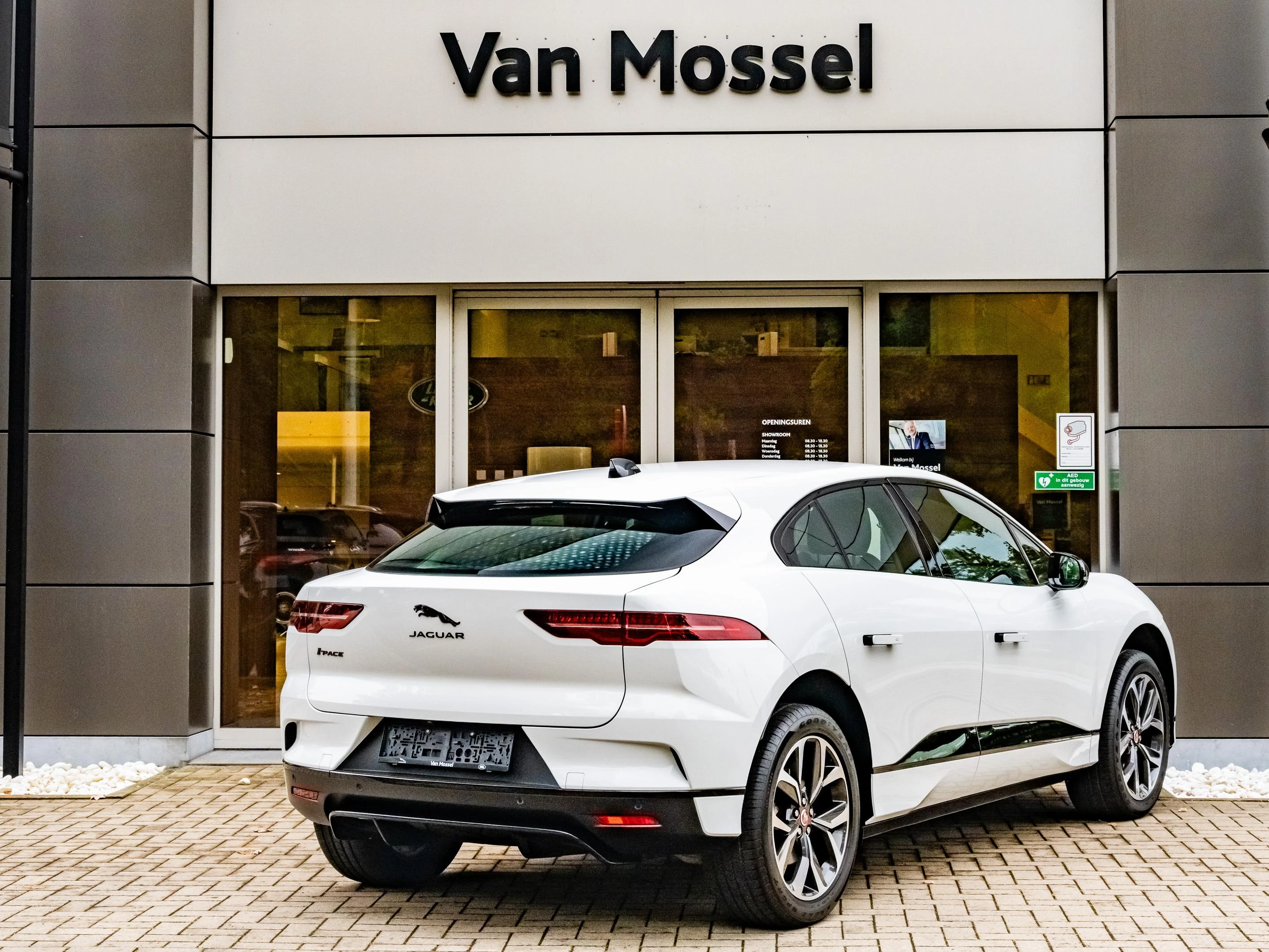 Jaguar-I-PACE-image-5