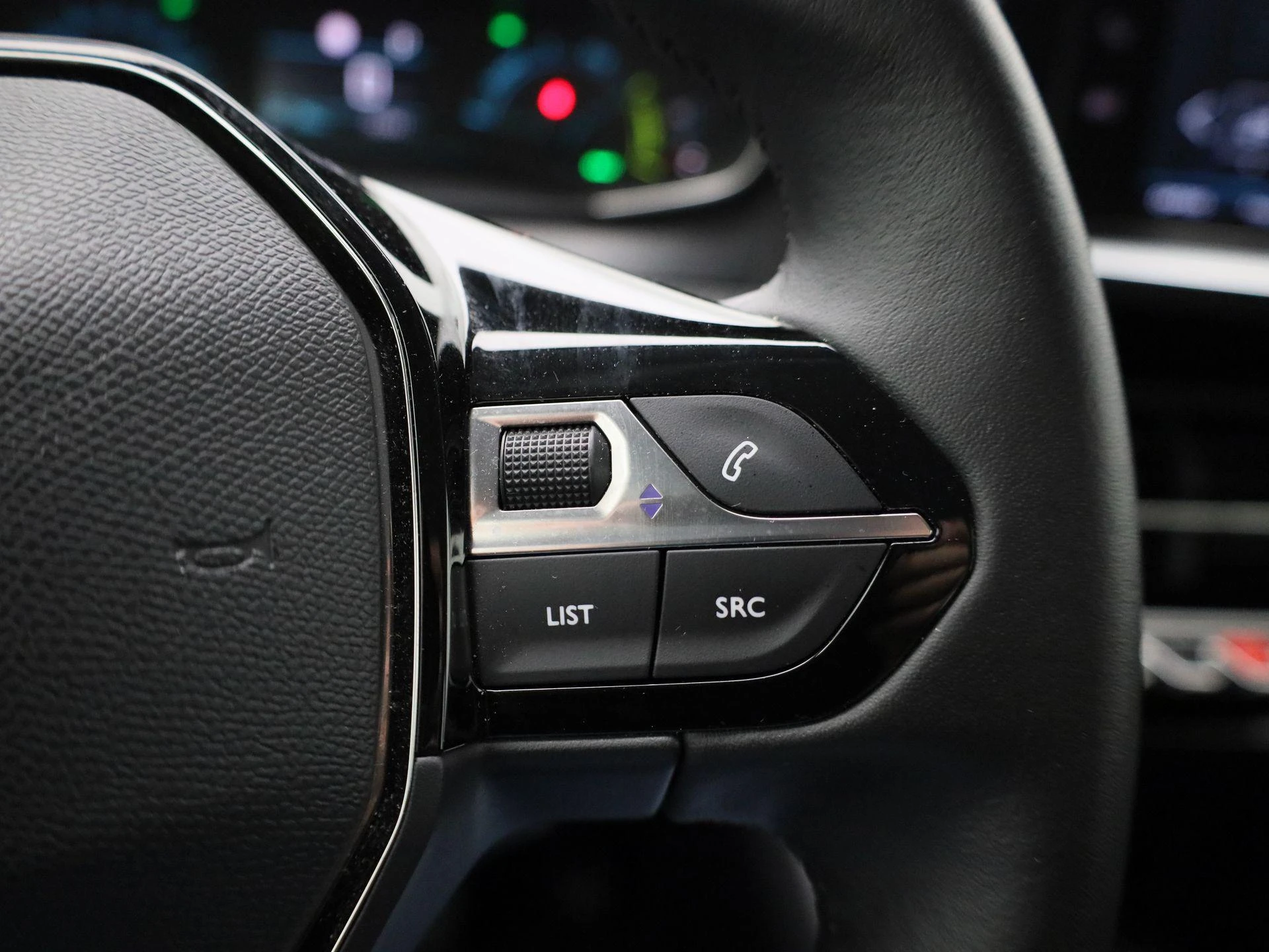 Peugeot-e-208-image-18