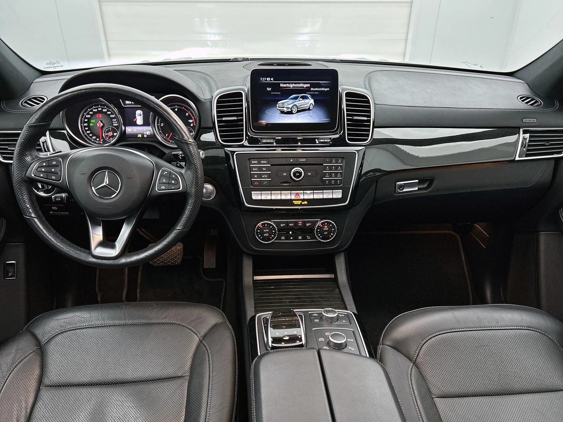 Mercedes-Benz-GLE-image-21