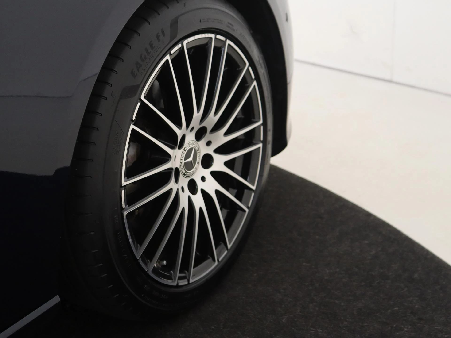 Mercedes-Benz-C-Klasse-image-30