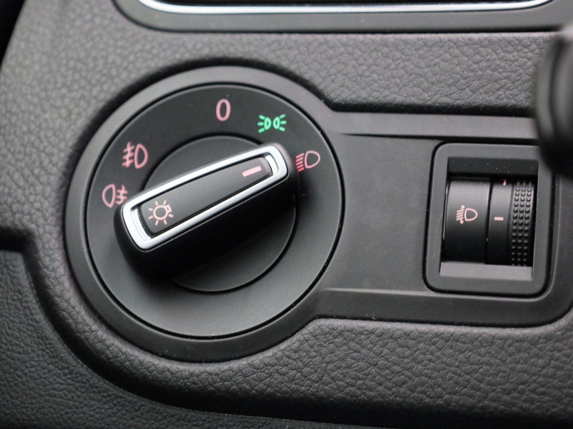 Volkswagen-Polo-image-18