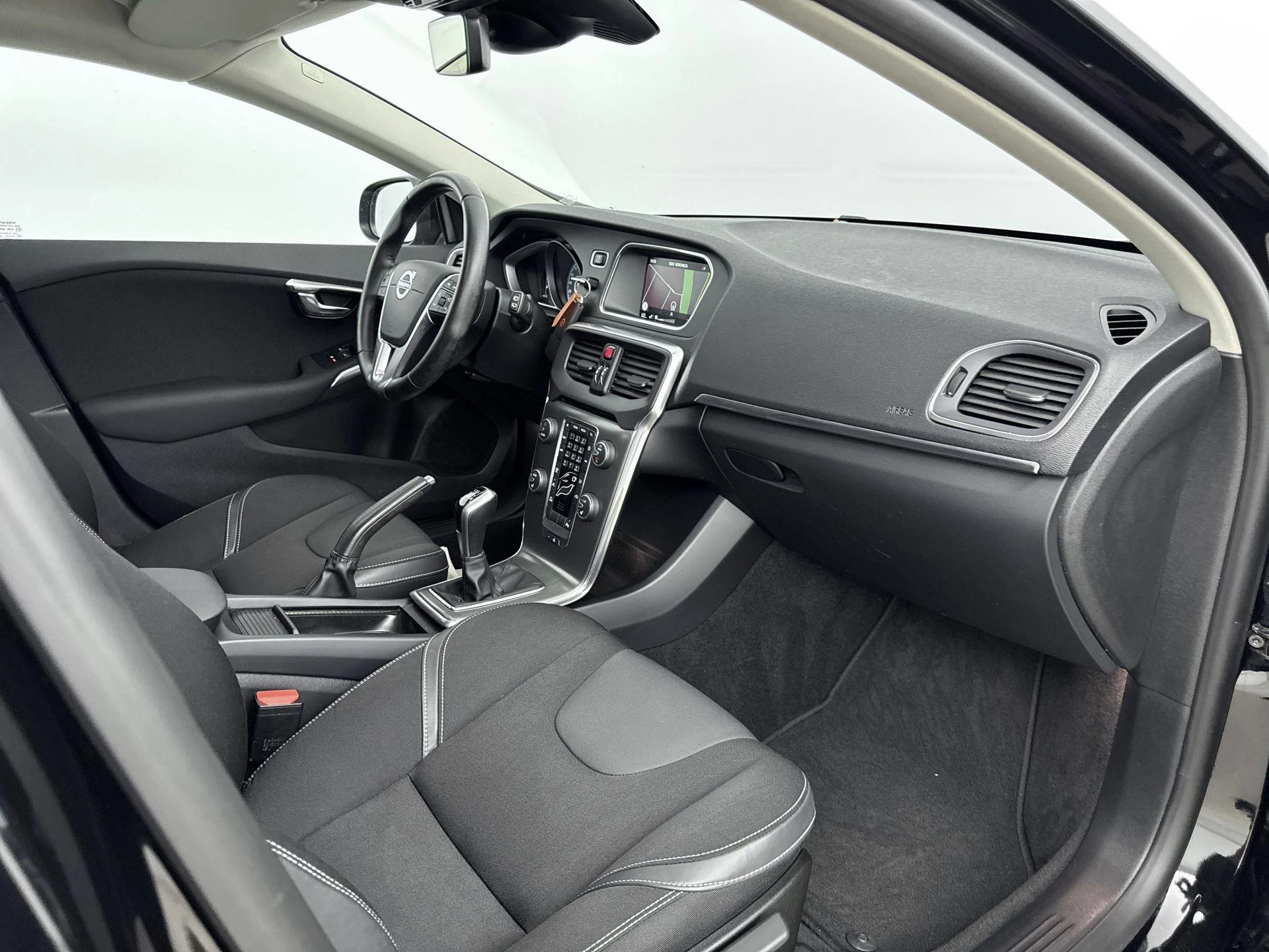 Volvo-V40-image-16