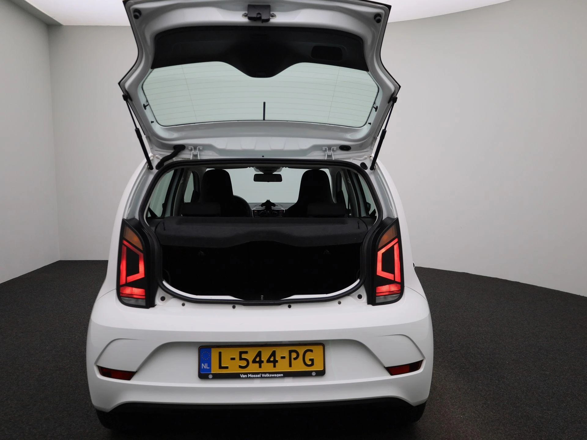 Volkswagen-up!-image-10