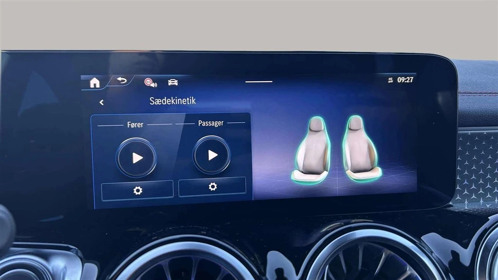 Mercedes-Benz-EQB-image-17