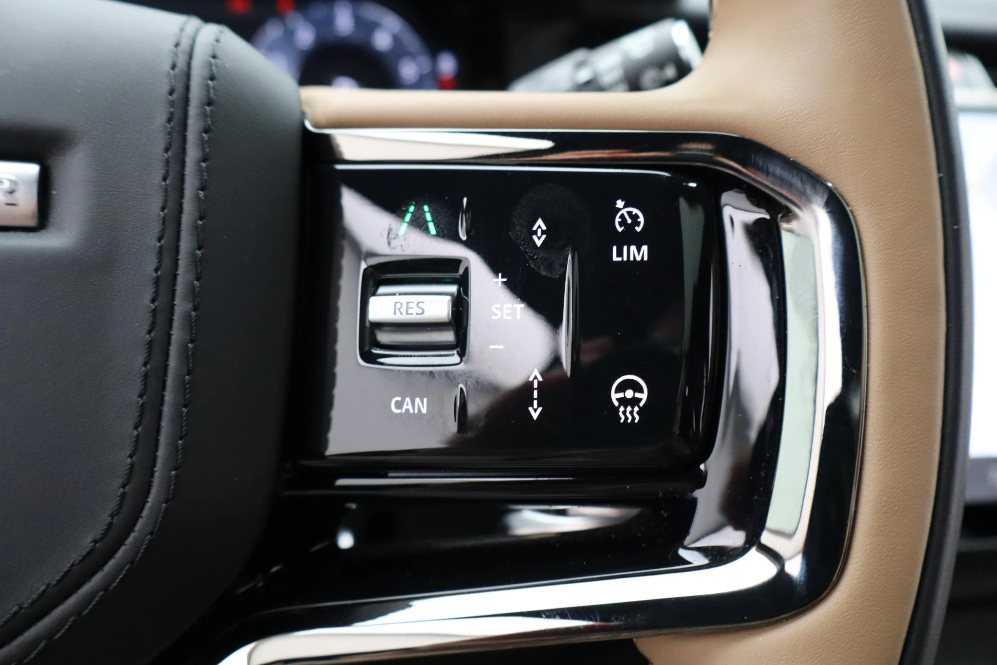 Land Rover-Range Rover Velar-image-28