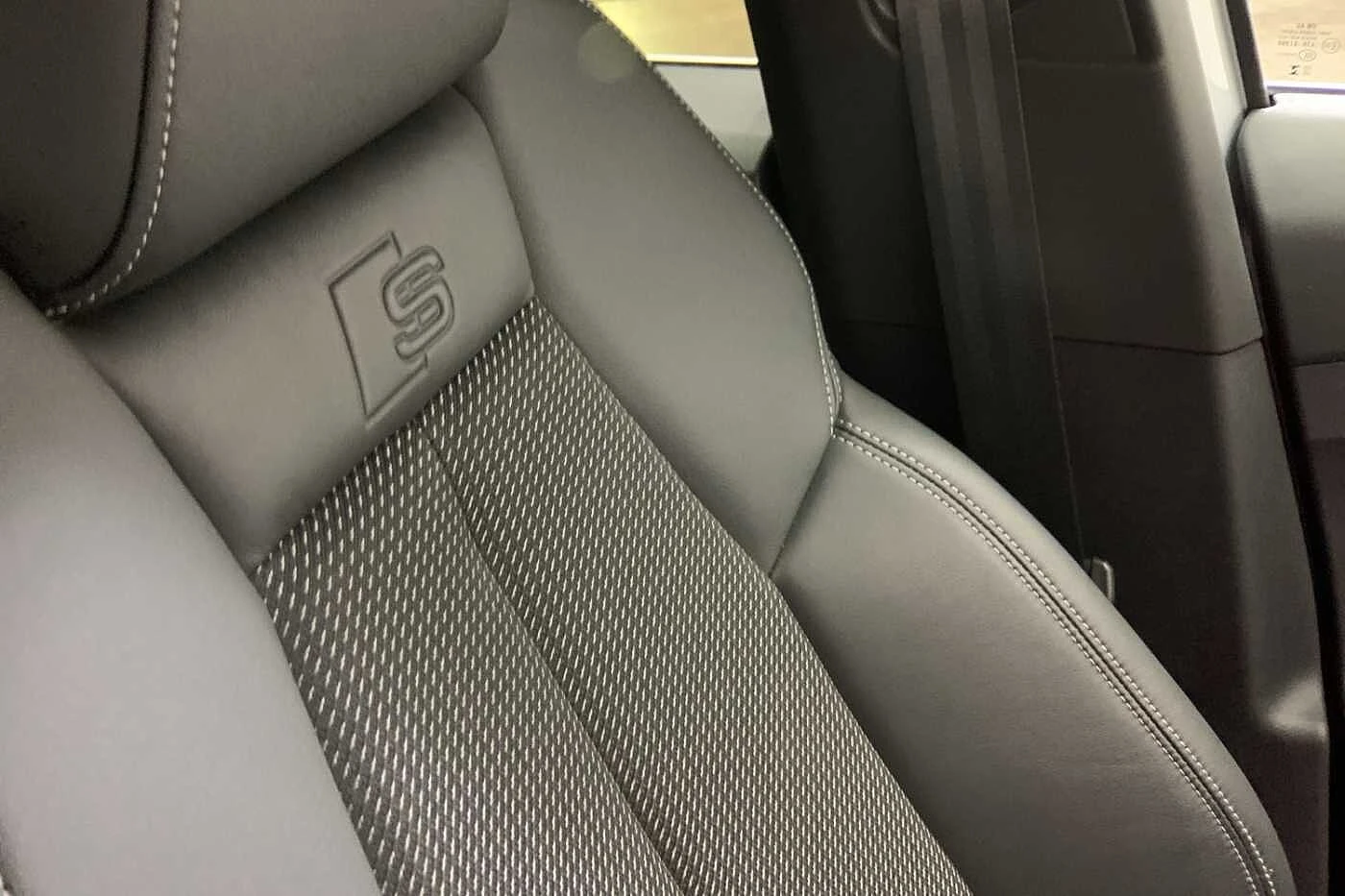 Audi-Q4 e-tron-image-14