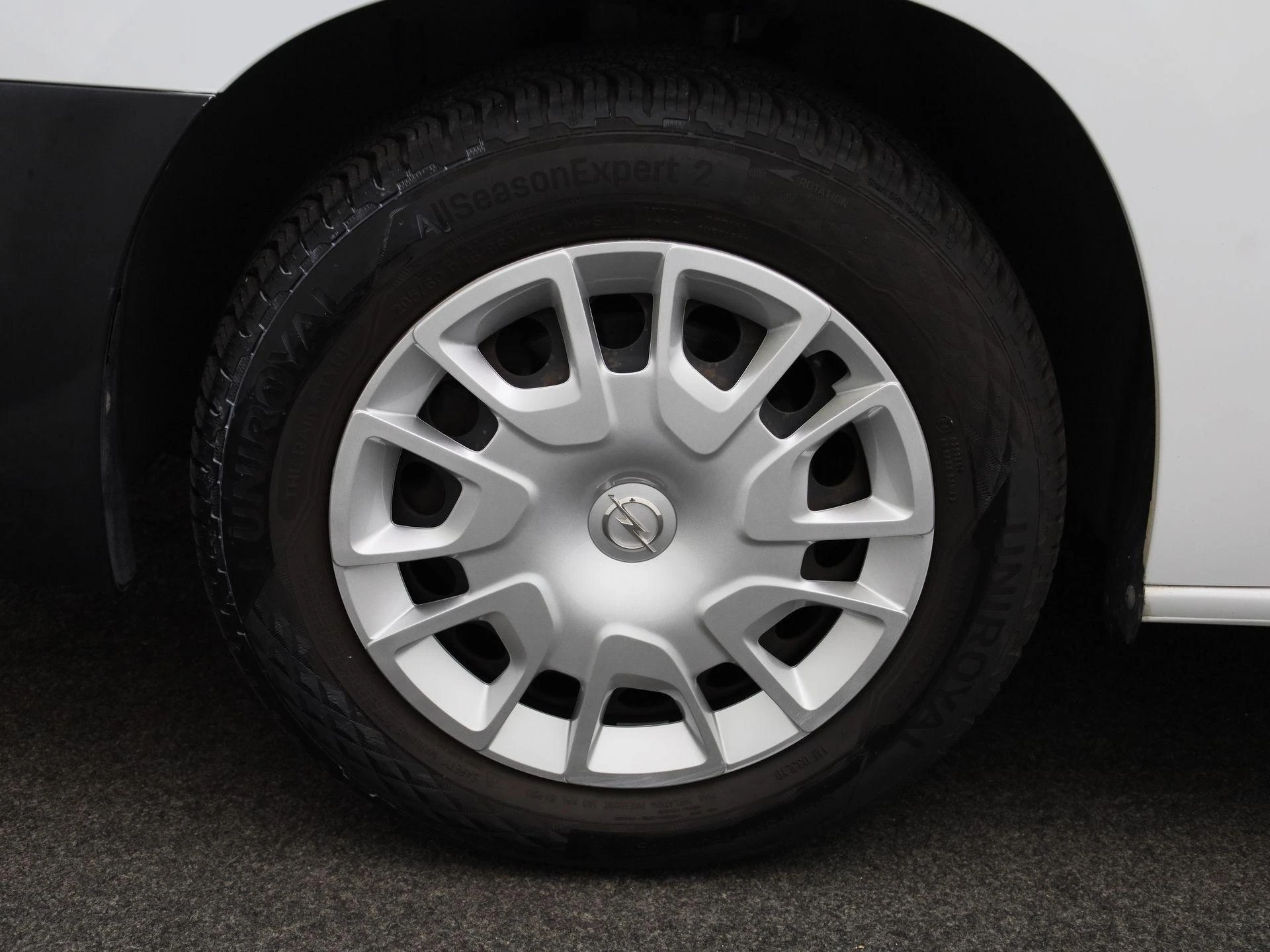 Opel-Combo Life-image-15