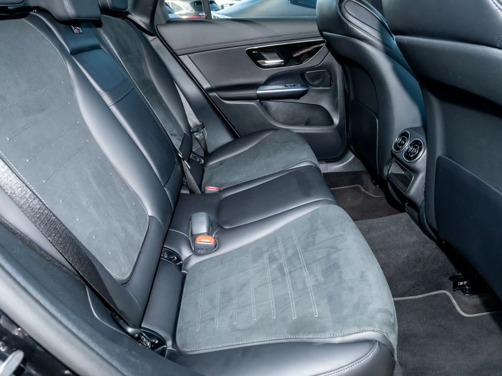 Mercedes-Benz-GLC 300 d-image-12