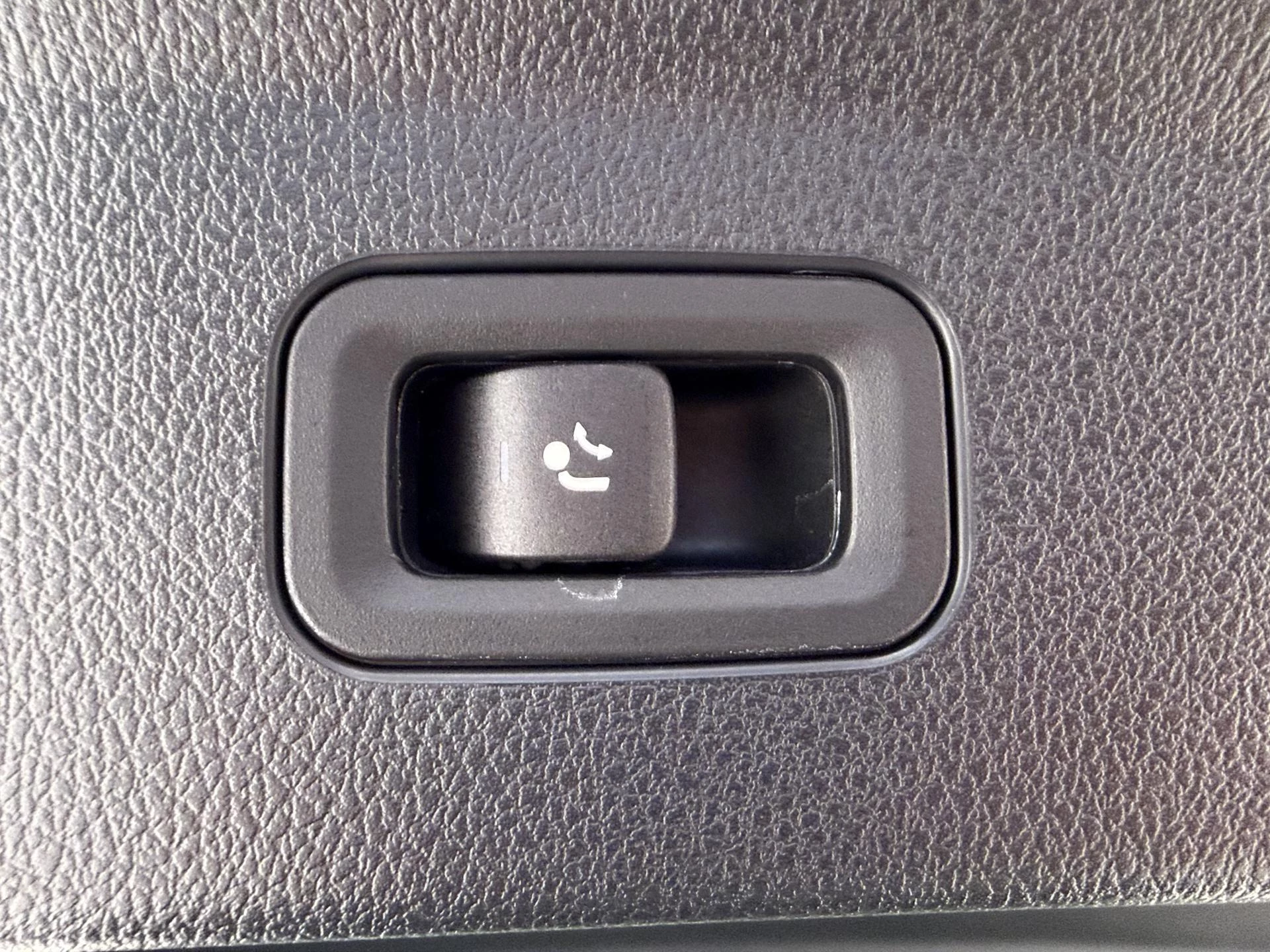 Mercedes-Benz-GLE-image-32