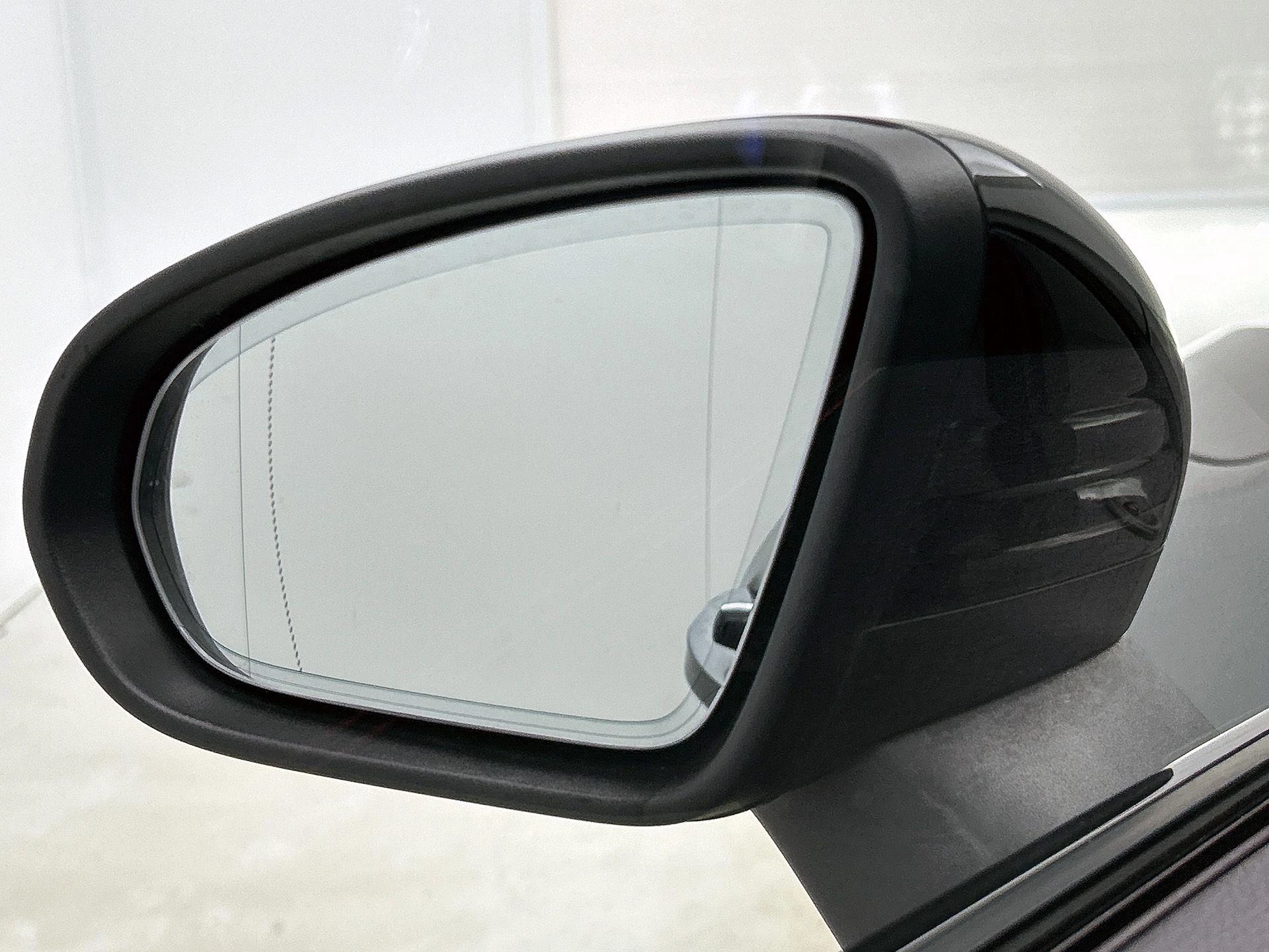 Mercedes-Benz-CLA-image-28