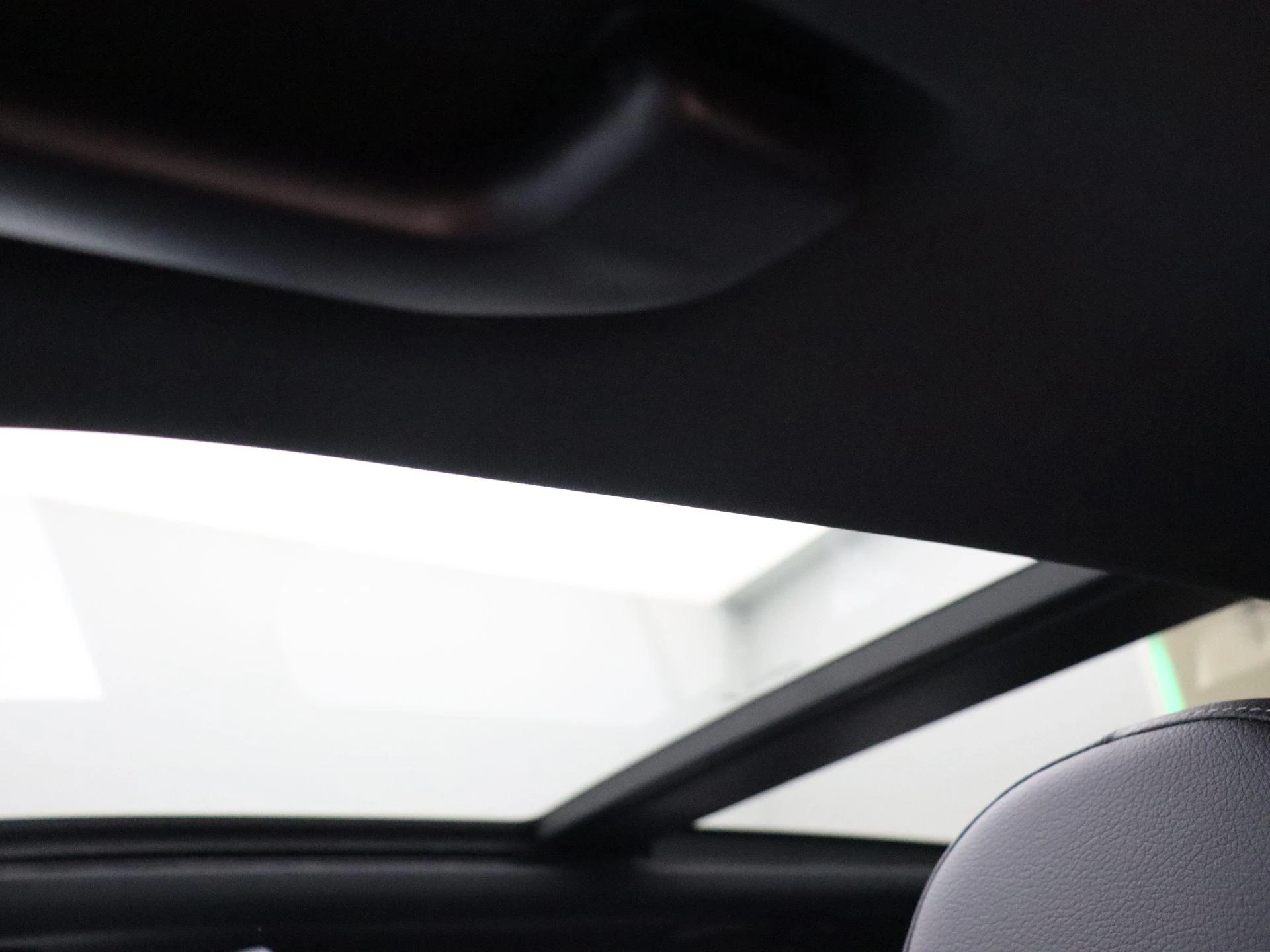 Mercedes-Benz-GLC-image-10