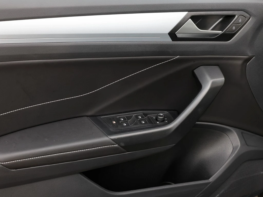 Volkswagen-T-Roc-image-14