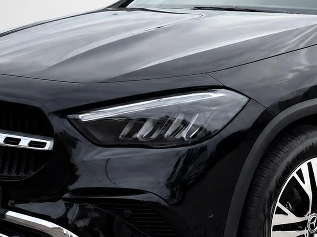 Mercedes-Benz-GLA 200-image-4