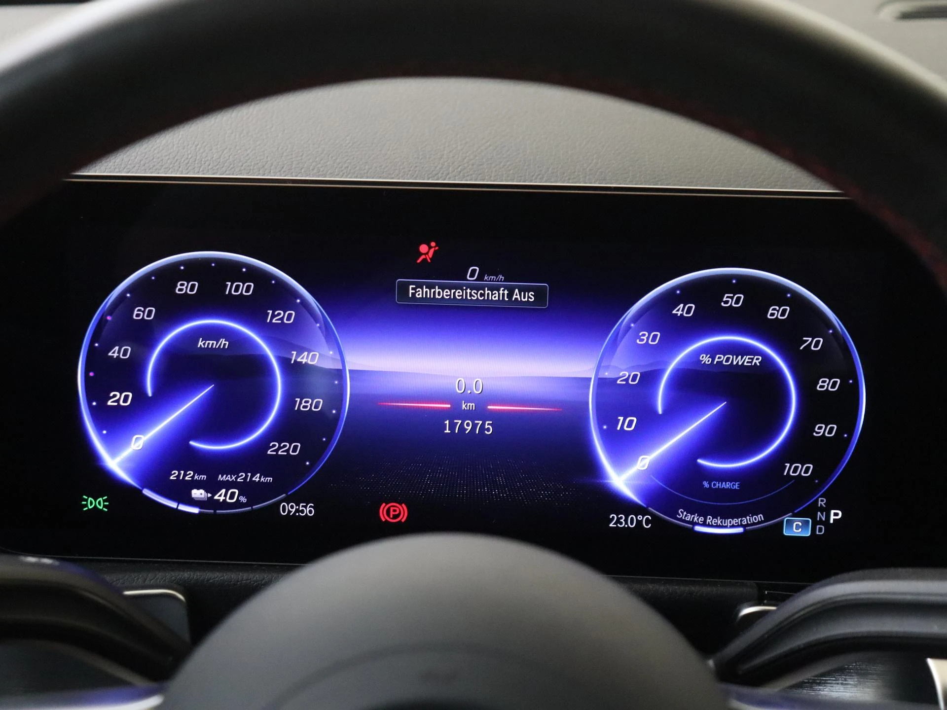 Mercedes-Benz-EQB-image-10