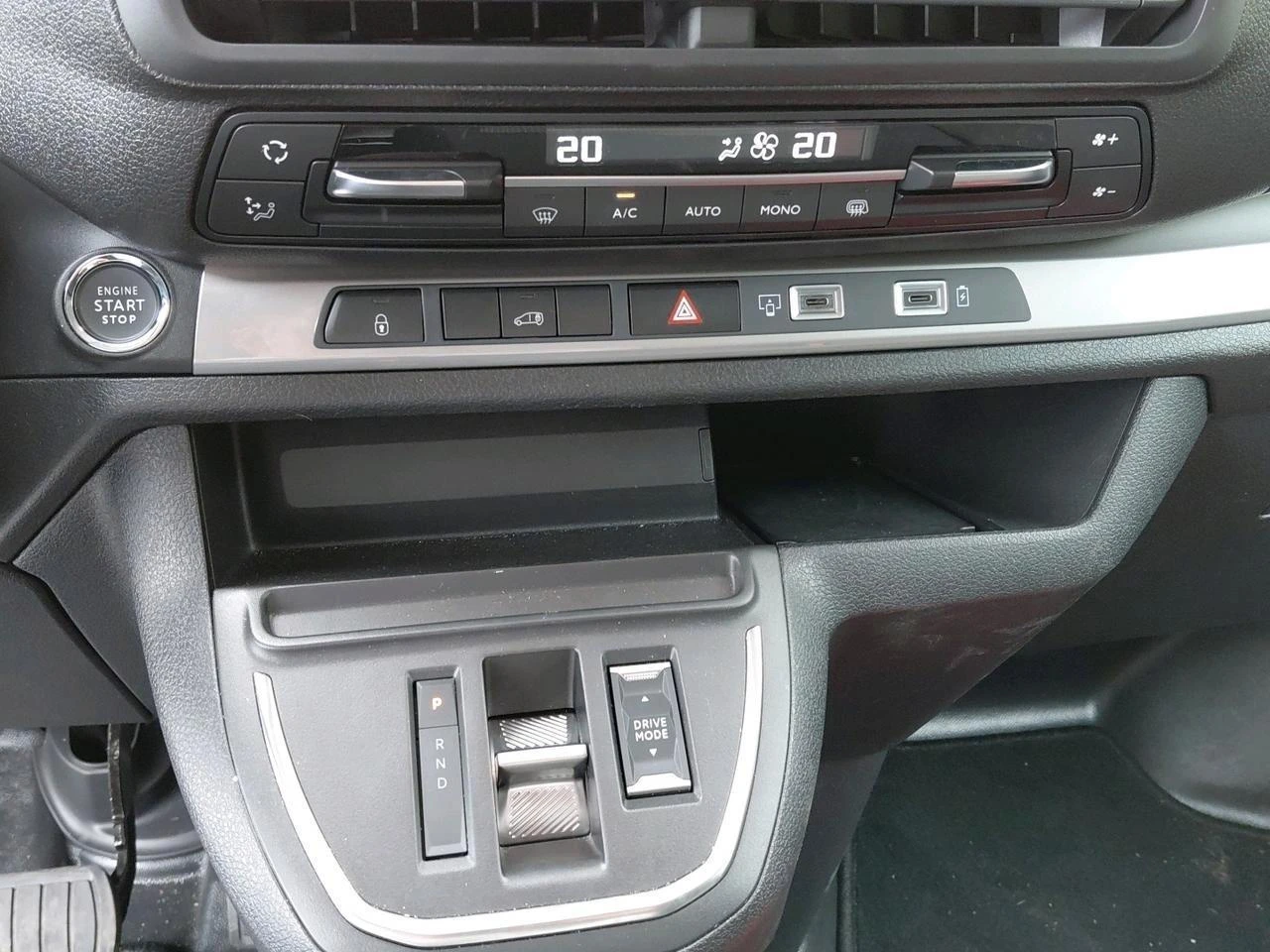 Opel-Vivaro-image-13