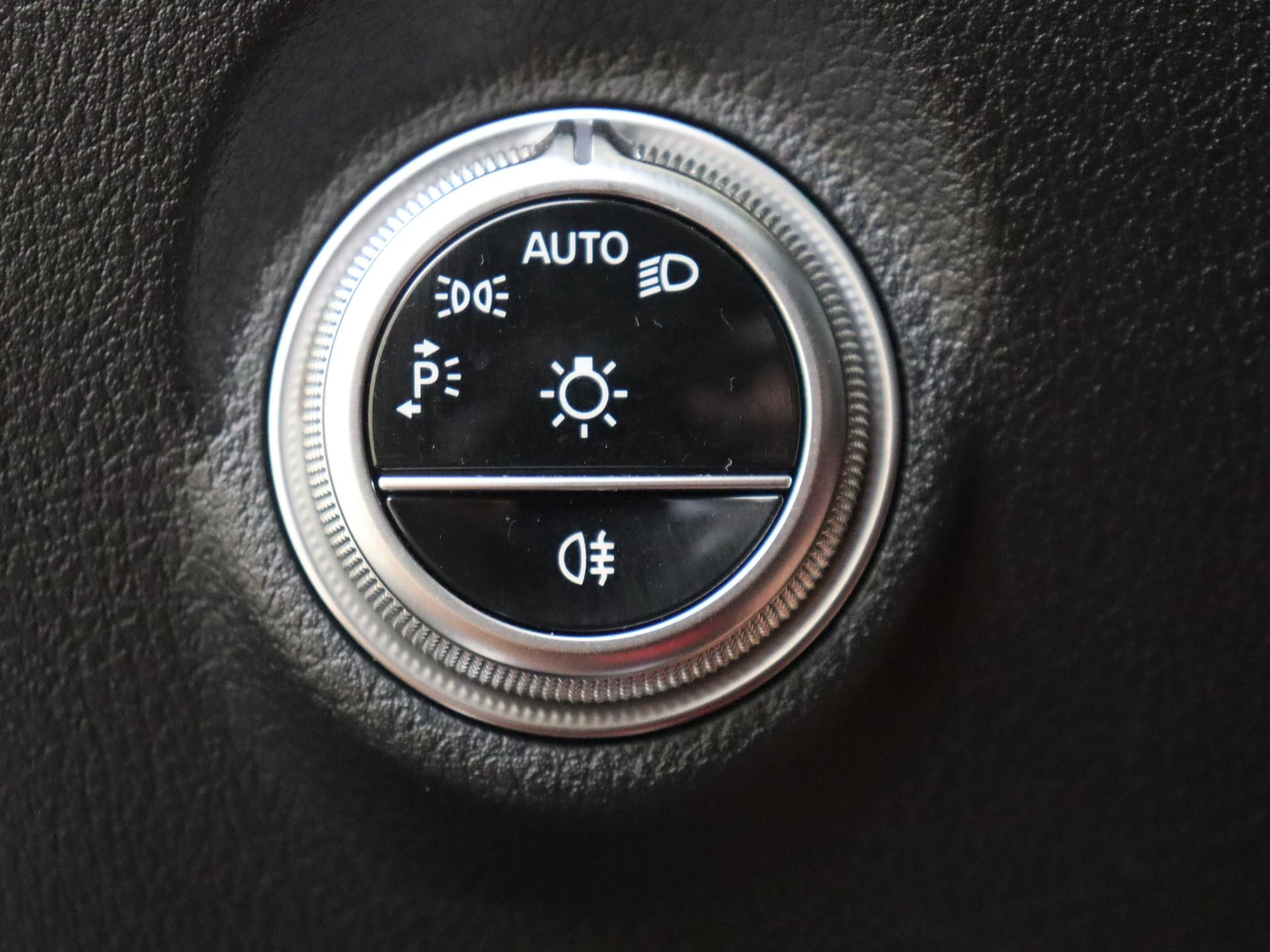 Mercedes-Benz-C-Klasse-image-24