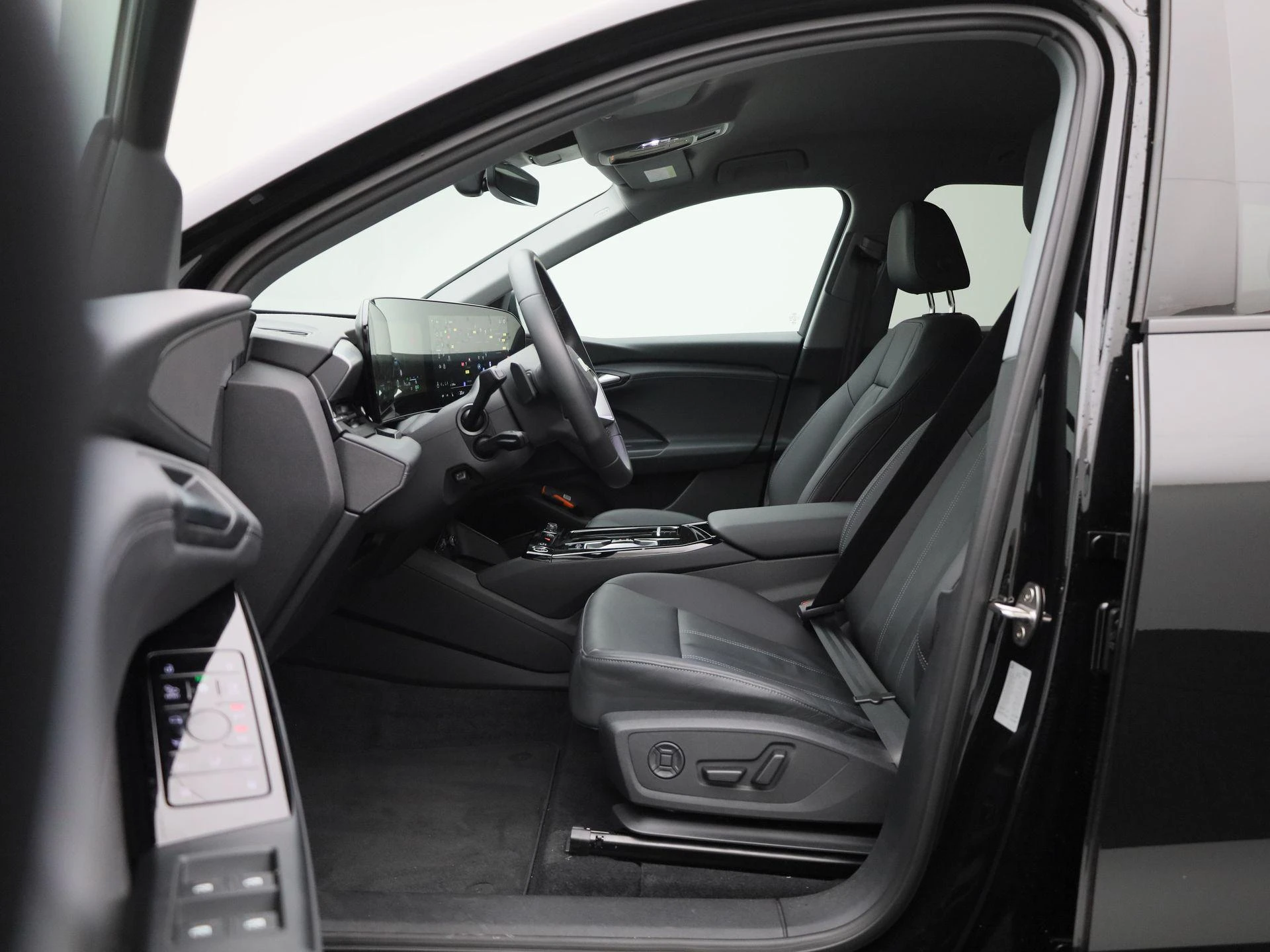 Audi-Q6 e-tron-image-11