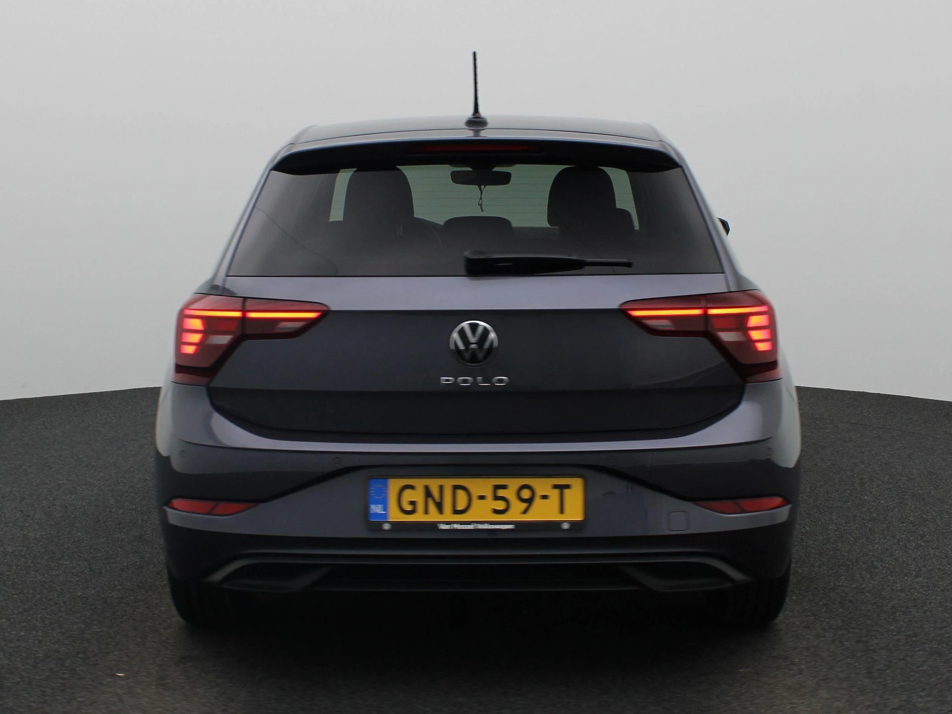Volkswagen-Polo-image-4